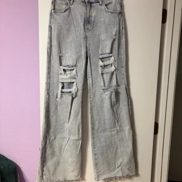 RISEN JEANS High Rise Distressed Knee, Relax Fit Flare Jean (13/31) Light Wash - Picture 10 of 10